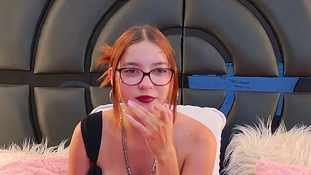 Snapshot of LiliFox18 chatting on 03.05.25 LiliFox18 online show from 03.05.25