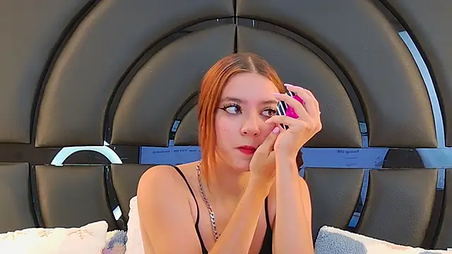 Snapshot of LiliFox18 chatting on 03.09.25 LiliFox18 online show from 03.09.25