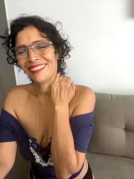 MireyaTorresGu online show from 11.15.25