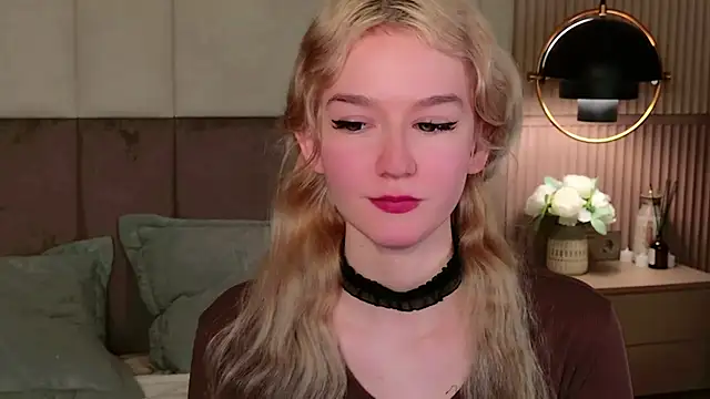 Snapshot of NaomiLoys chatting on 02.26.25 NaomiLoys online show from 02.26.25