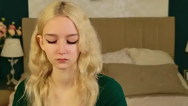 NaomiLoys online show from 11.07.25