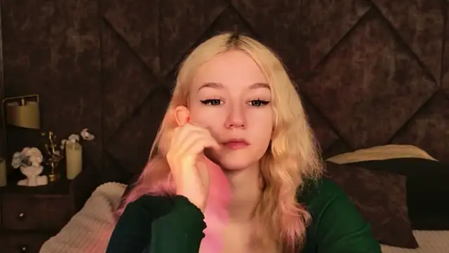 NaomiLoys online show from 11.10.25