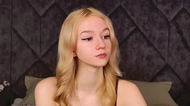 NaomiLoys online show from 03.06.26