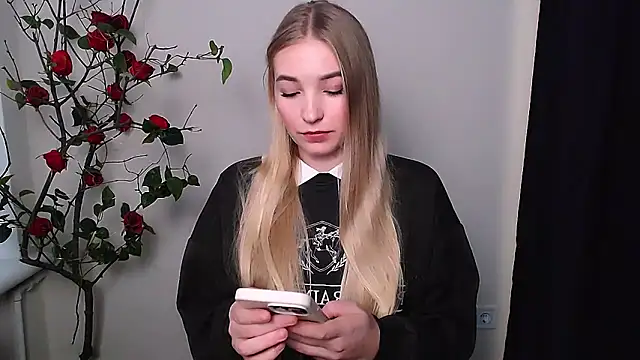 Queen ofLove online show from 11.14.25