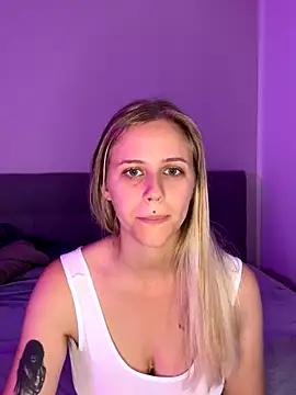 lunawolf21 online show from 10.13.25