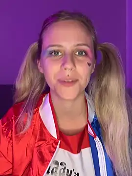 lunawolf21 online show from 10.18.25