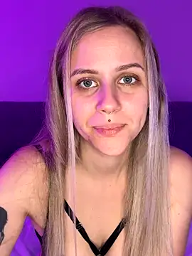 lunawolf21 online show from 11.24.25