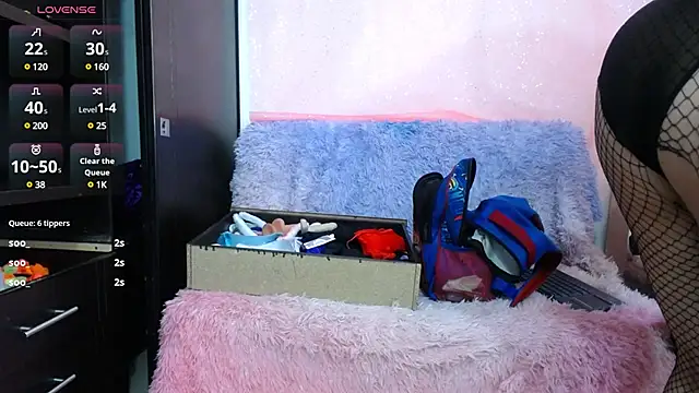 Niuk mei online show from 01.17.25