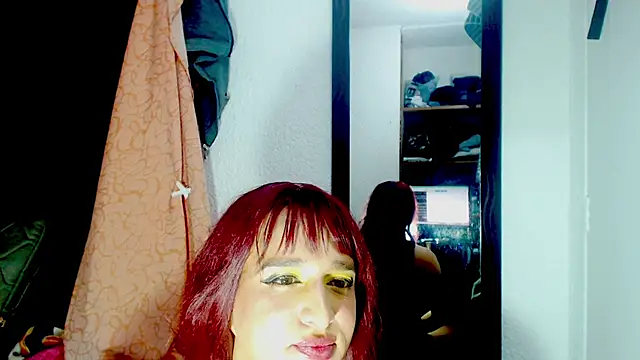 Snapshot of alexandrasexy32 chatting on 02.18.25 alexandrasexy32 online show from 02.18.25