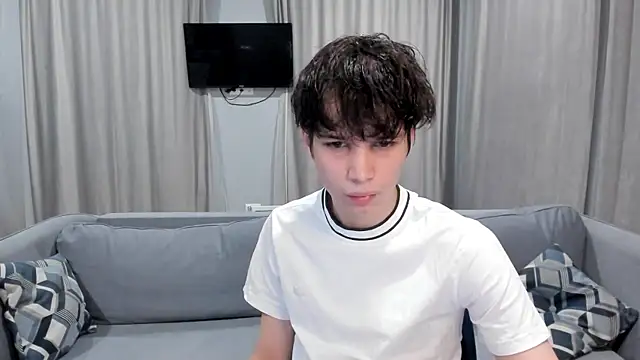 Snapshot of Im_Shine_Guy chatting on 12.01.24 Im Shine Guy online show from 12.01.24