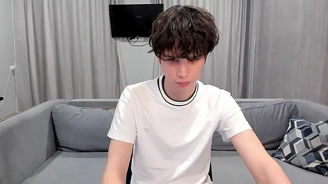 Snapshot of Im_Shine_Guy chatting on 12.04.24 Im Shine Guy online show from 12.04.24