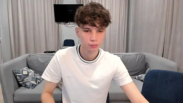 Snapshot of Im_Shine_Guy chatting on 12.06.24 Im Shine Guy online show from 12.06.24