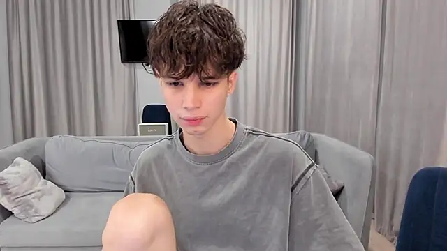 Snapshot of Im_Shine_Guy chatting on 12.18.24 Im Shine Guy online show from 12.18.24