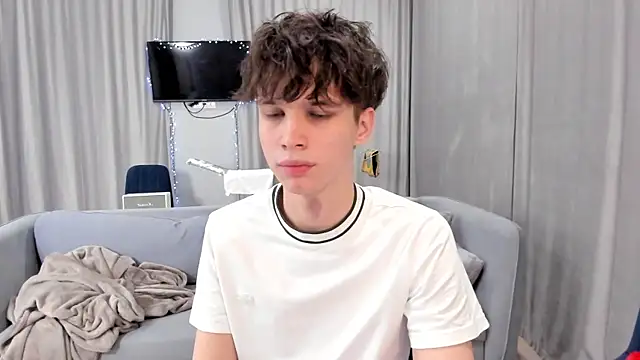 Snapshot of Im_Shine_Guy chatting on 01.03.25 Im Shine Guy online show from 01.03.25