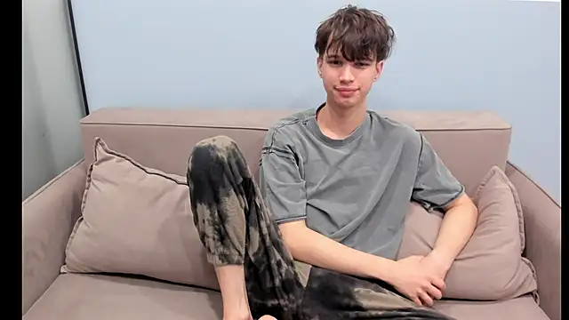 Snapshot of Im_Shine_Guy chatting on 10.18.25 Im Shine Guy online show from 10.18.25