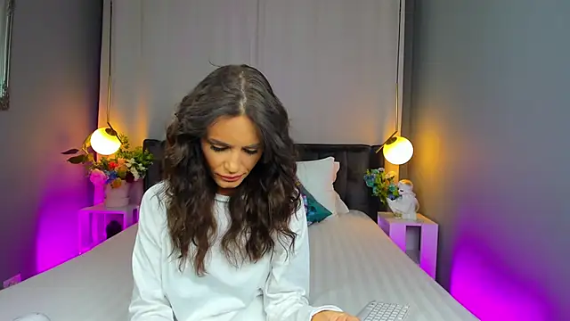 Snapshot of CarlaWhite chatting on 10.02.25 CarlaWhite online show from 10.02.25