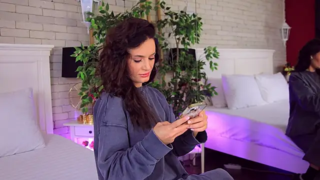 Snapshot of CarlaWhite chatting on 10.26.25 CarlaWhite online show from 10.26.25