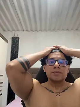 Snapshot of ikkipro chatting on 12.05.25 ikkipro online show from 12.05.25