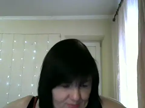 EmiliaLooo online show from 03.12.25