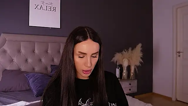 Kim Oberlin  online show from 12.04.25