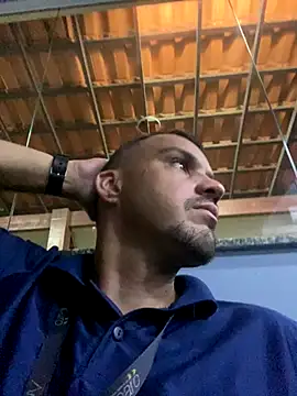 Snapshot of Vaguinhowqs chatting on 10.18.25 Vaguinhowqs online show from 10.18.25