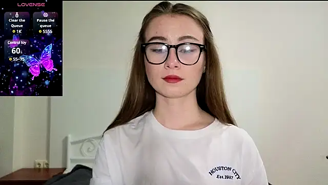 AminaLuxuryy online show from 12.14.24