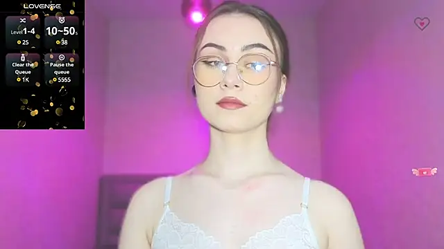 AminaLuxuryy online show from 02.02.25