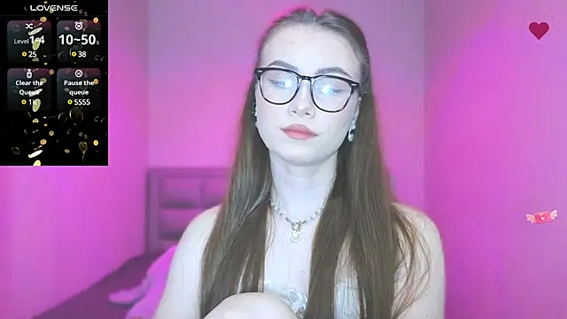 AminaLuxuryy online show from 02.06.25