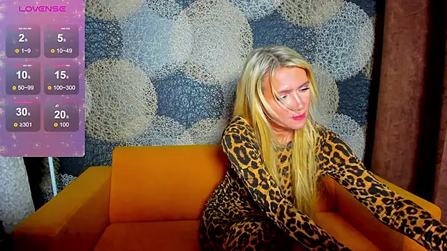 Luna  Lewis online show from 12.02.24