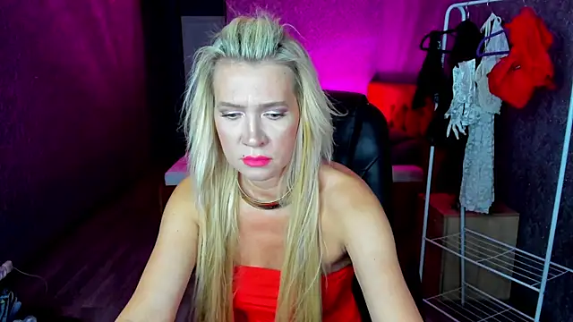 Luna  Lewis online show from 12.03.24