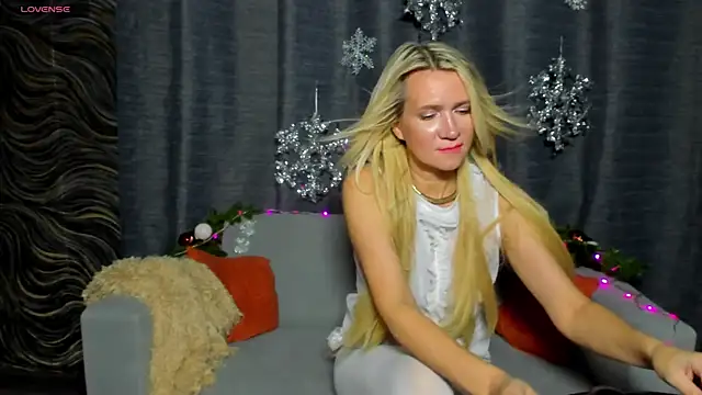 Luna  Lewis online show from 12.18.24