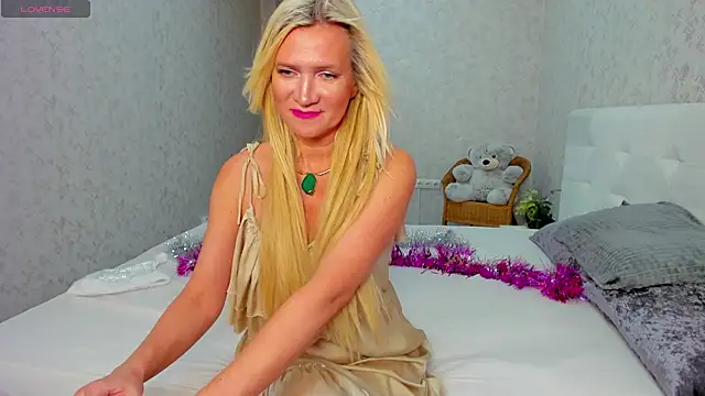 Luna  Lewis online show from 12.27.24