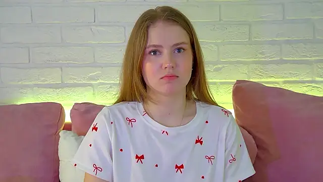 Snapshot of SelinSwarovski chatting on 03.10.26 SelinSwarovski online show from 03.10.26