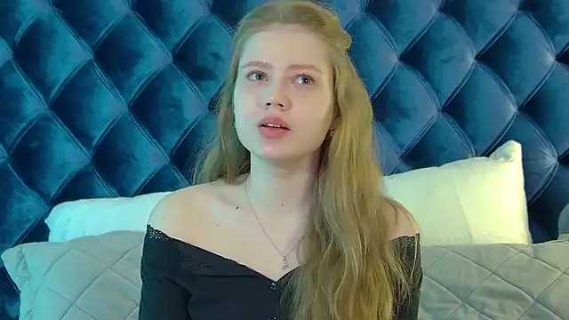 Snapshot of SelinSwarovski chatting on 04.14.26 SelinSwarovski online show from 04.14.26