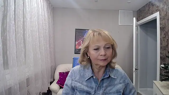 Snapshot of Milla_Cutie18 chatting on 12.13.24 Milla Cutie18 online show from 12.13.24