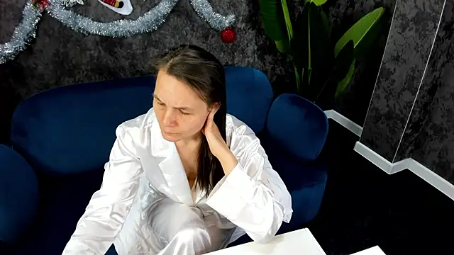 Lillian White online show from 12.29.24