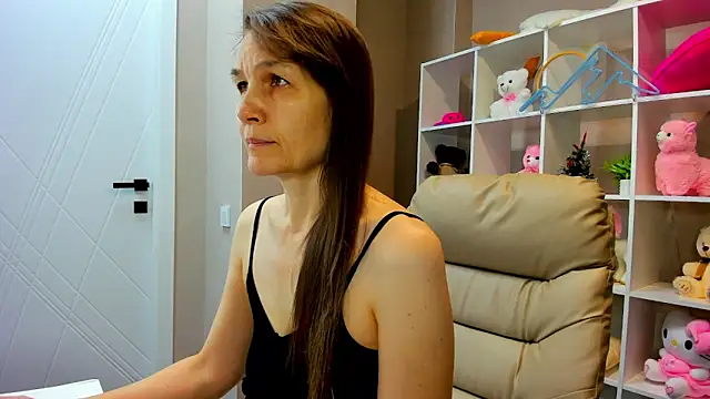 Lillian White online show from 01.05.25