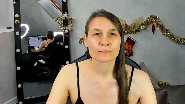 Lillian White online show from 01.08.25