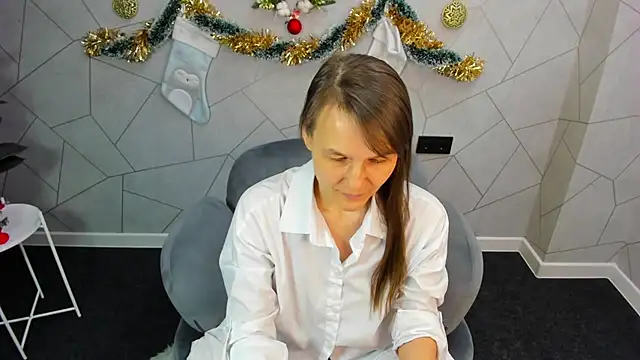 Lillian White online show from 01.10.25