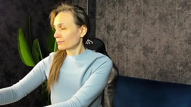 Lillian White online show from 04.17.26