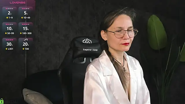 Snapshot of Lillian_White chatting on 06.03.26 Lillian White online show from 06.03.26