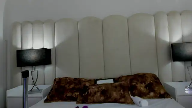 Snapshot of NataGarcia chatting on 12.26.24 NataGarcia online show from 12.26.24