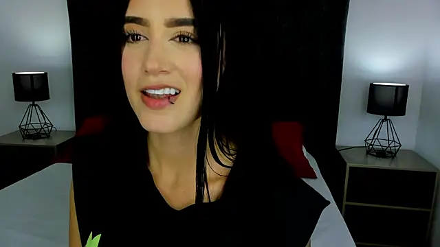 Snapshot of NataGarcia chatting on 01.15.25 NataGarcia online show from 01.15.25