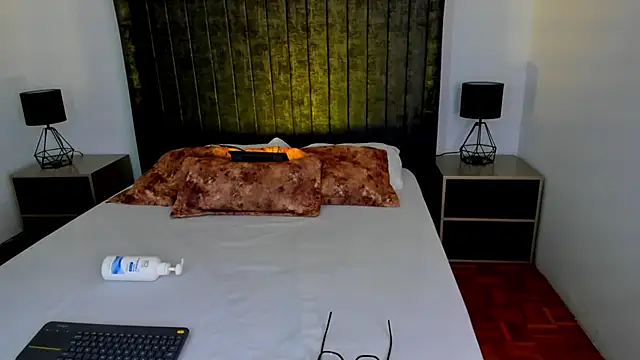 Snapshot of NataGarcia chatting on 01.24.25 NataGarcia online show from 01.24.25