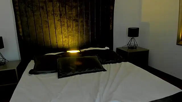 Snapshot of NataGarcia chatting on 02.24.25 NataGarcia online show from 02.24.25