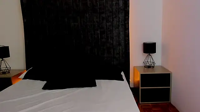 Snapshot of NataGarcia chatting on 10.29.25 NataGarcia online show from 10.29.25