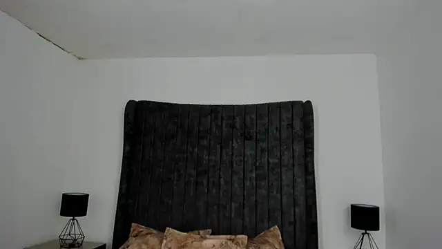 Snapshot of NataGarcia chatting on 12.04.25 NataGarcia online show from 12.04.25