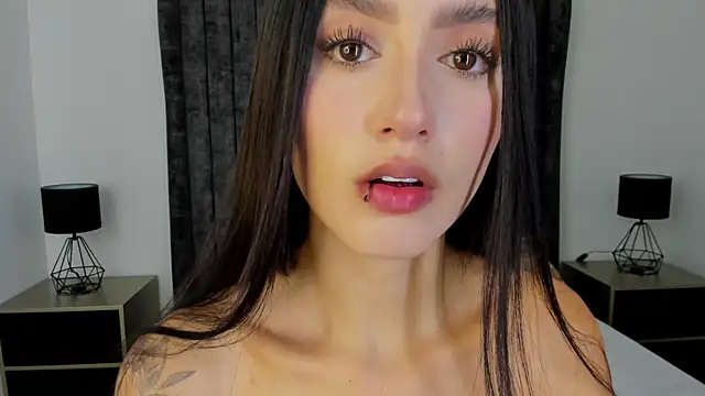 Snapshot of NataGarcia chatting on 12.16.25 NataGarcia online show from 12.16.25