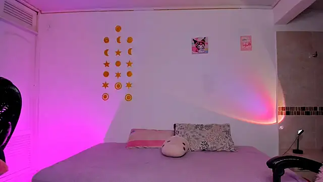 Kaoriyoshii online show from 11.21.25