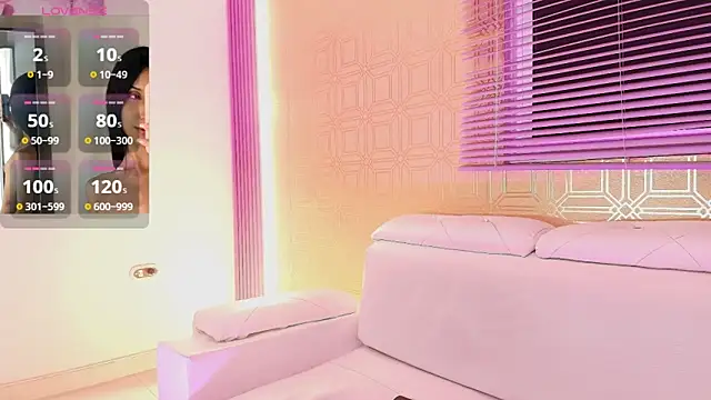 Snapshot of Bella19_ chatting on 02.09.25 Bella19  online show from 02.09.25